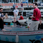 L’impresa sociale che pesca plastica nei canali di Amsterdam