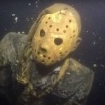 Minnesota una statua di Jason nel lago per spaventare i Sub